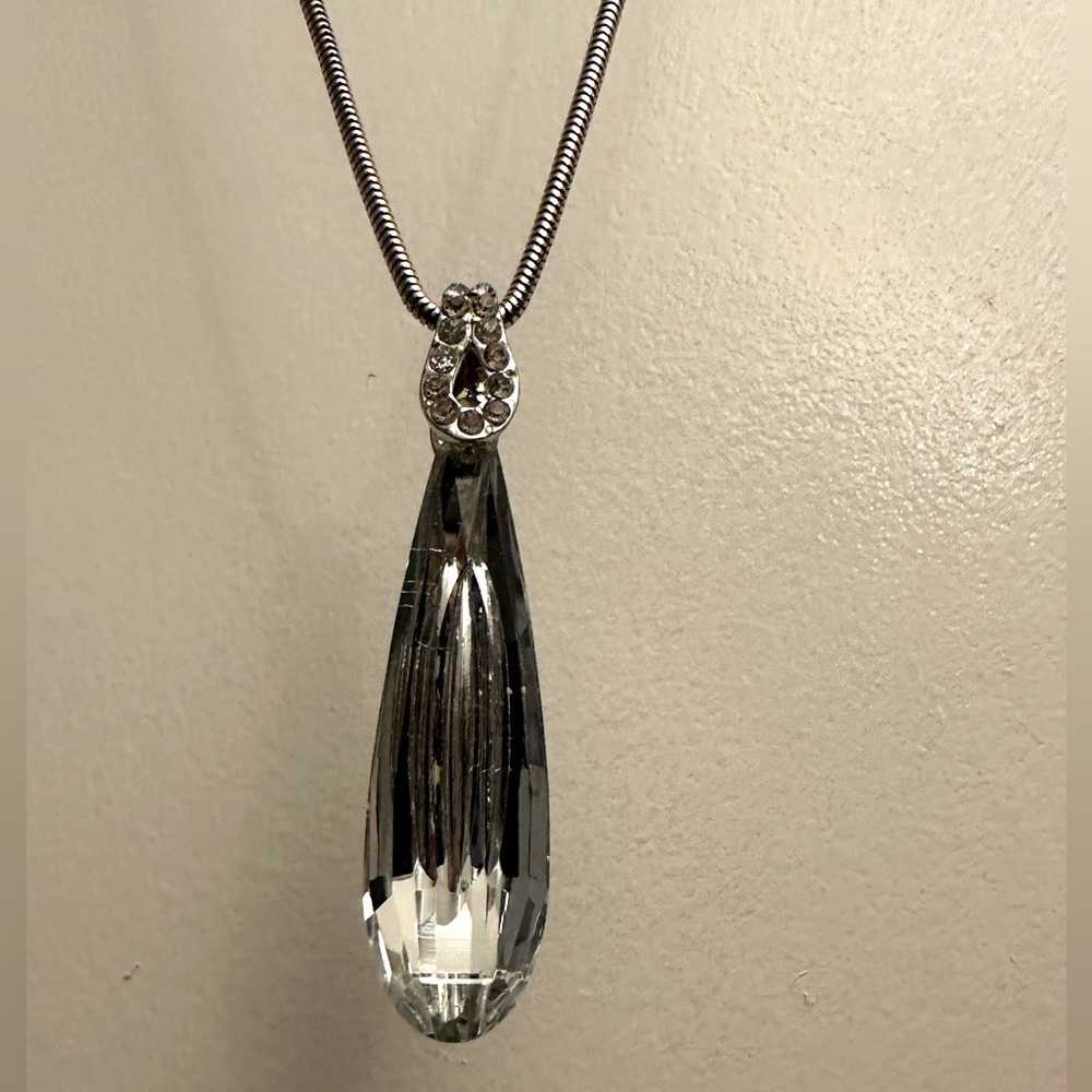 Long pendant necklace, “lanyard” length